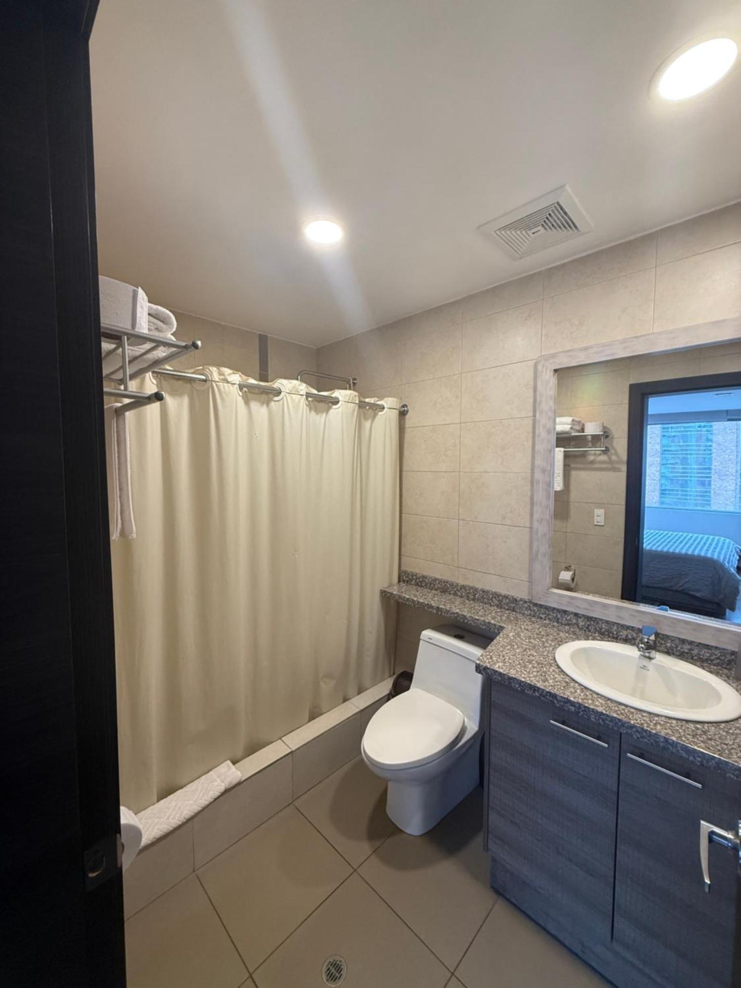 Apartamento Finlandia Park Suite Quito Esterno foto